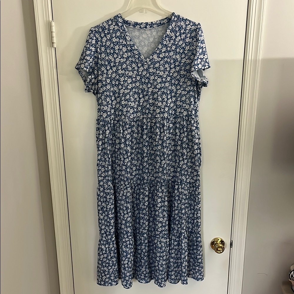 Women's Blue Floral V-Neck Tiered Midi Dress w/Pockets!